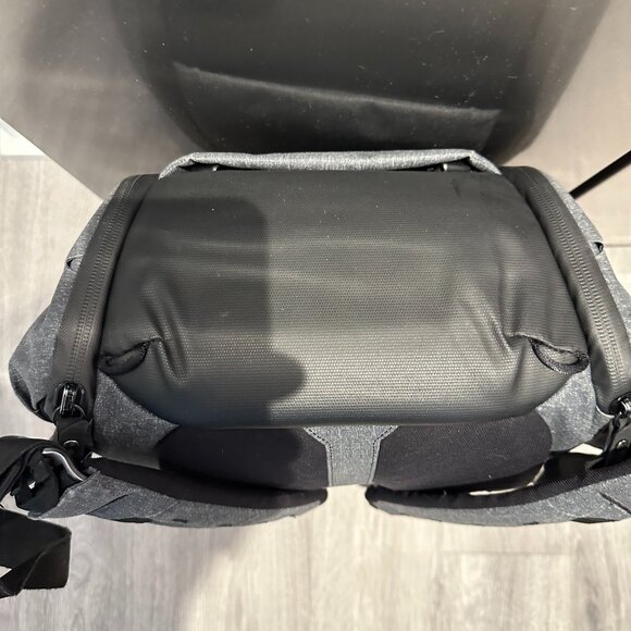 Peak Design Everyday Backpack V2, 20L, Charcoal - Picture 8 of 16